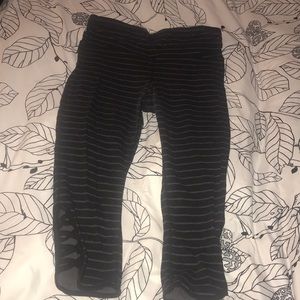 Black and grey striped workout cropped legging